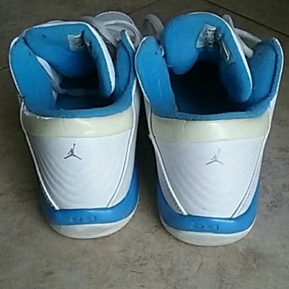 michael jordan with the tennis shoes